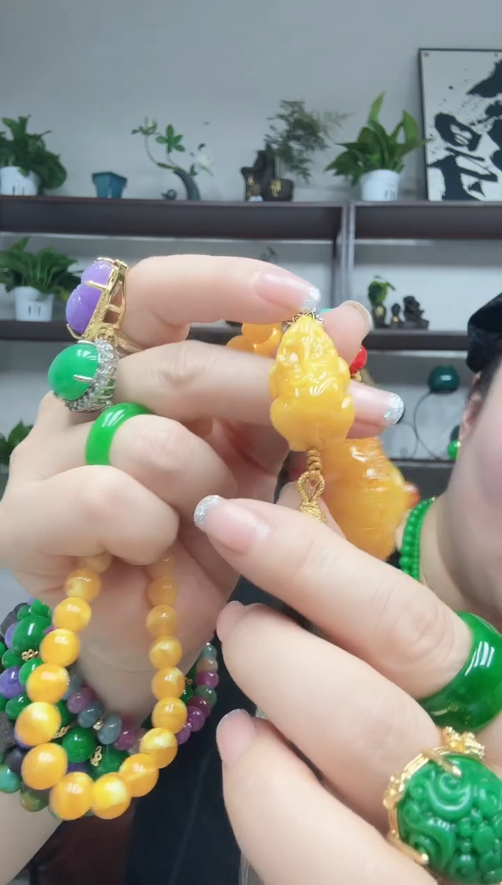 蜜蜡颈饰未镶嵌把把胡挂件