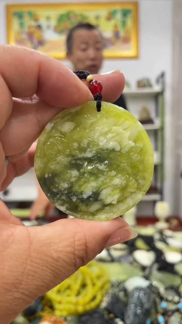 岫玉未镶嵌吊坠