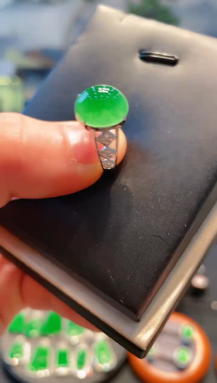 【闪购商品】翡翠吊坠(不含链)18K金镶嵌A20天然A货翡翠