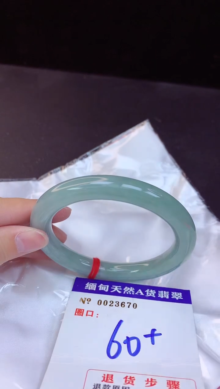 【闪购商品】翡翠手镯未镶嵌60+             