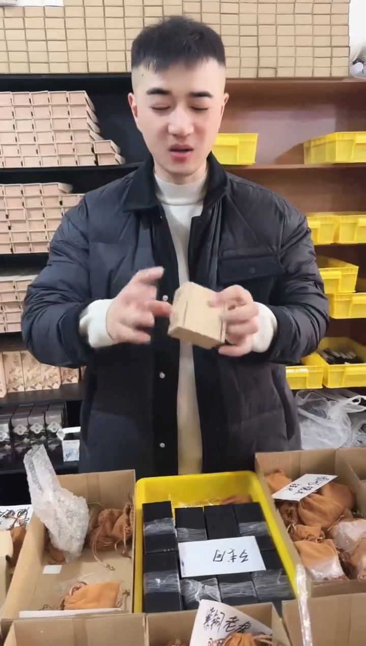 凤*梧 黄铜金色鹿镇纸1个