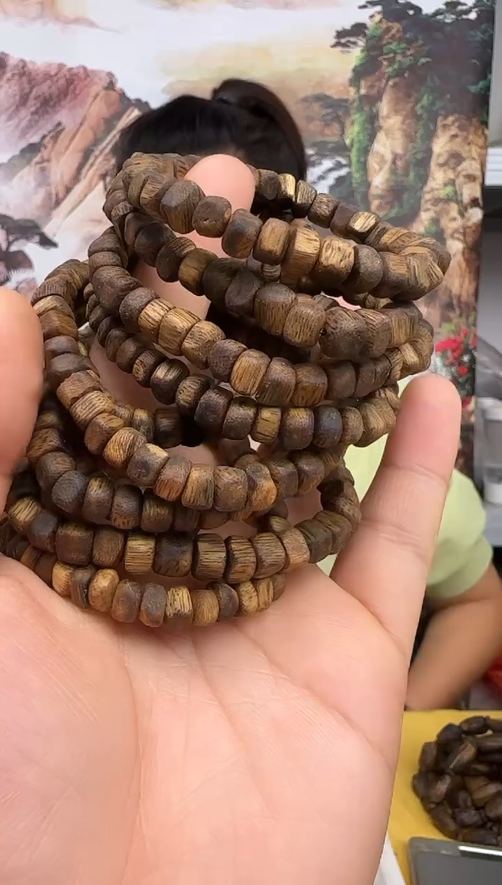 沉香沉香碎屑+虫漏白奇沉香不规整卡6/7宠粉多样性发一