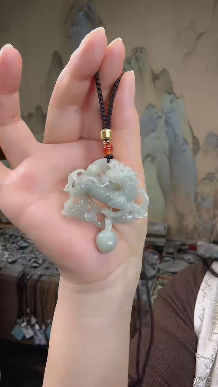 颈饰未镶嵌和田玉.