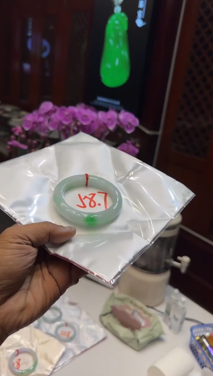 未镶嵌手镯翡翠手镯