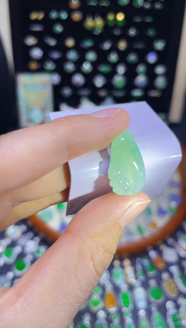 【闪购商品】翡翠颈饰未镶嵌高冰胶松鼠裸石