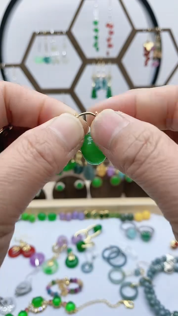 未镶嵌石英质玉（天山翠）耳饰50大