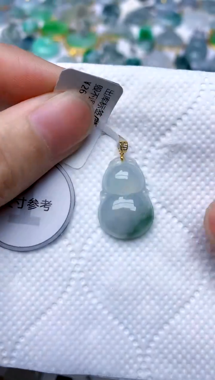 颈饰18K金镶嵌翡翠天然A货翡翠