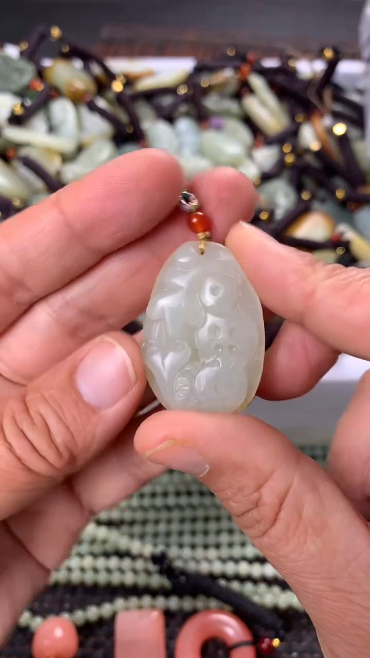 【闪购商品】和田玉颈饰未镶嵌多样性发货没有证书拍一发一有瑕