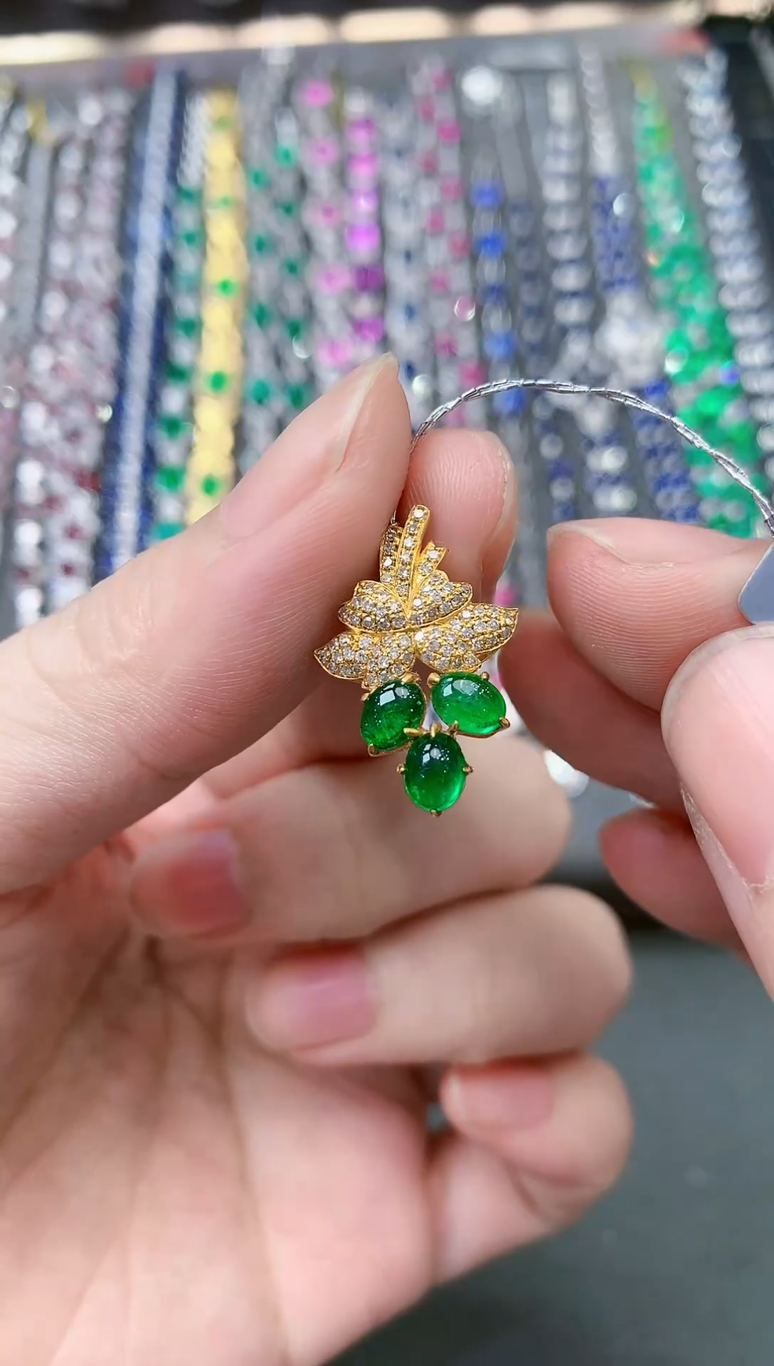 【闪购商品】祖母绿吊坠18K金镶嵌1.32ct