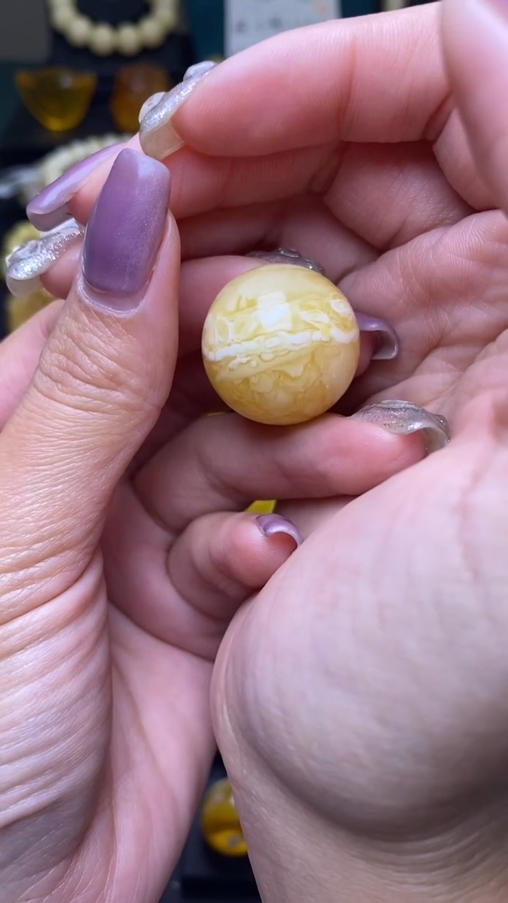 【闪购商品】琥珀裸石未镶嵌葵. 81