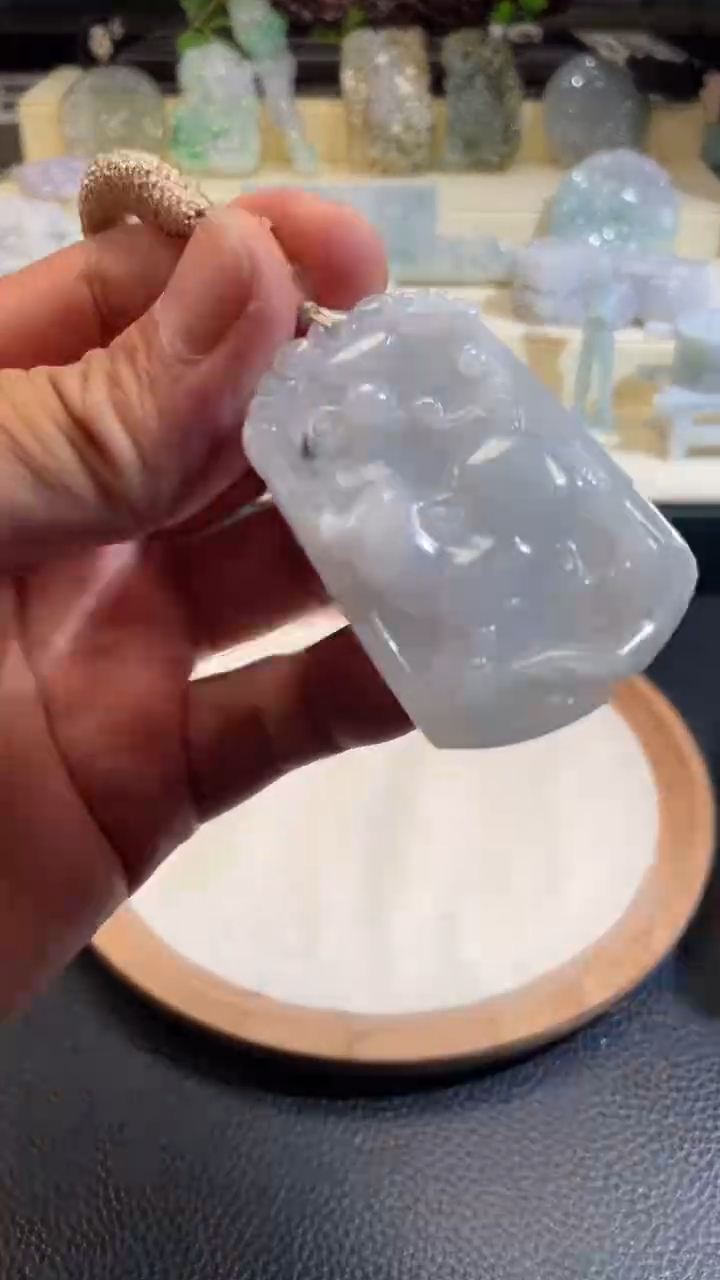 翡翠未镶嵌颈饰8/04/097