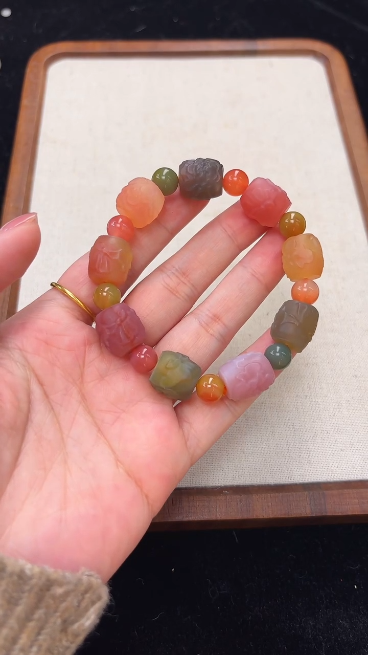 【闪购商品】玛瑙/玉髓手串未镶嵌35盐源桶珠手串