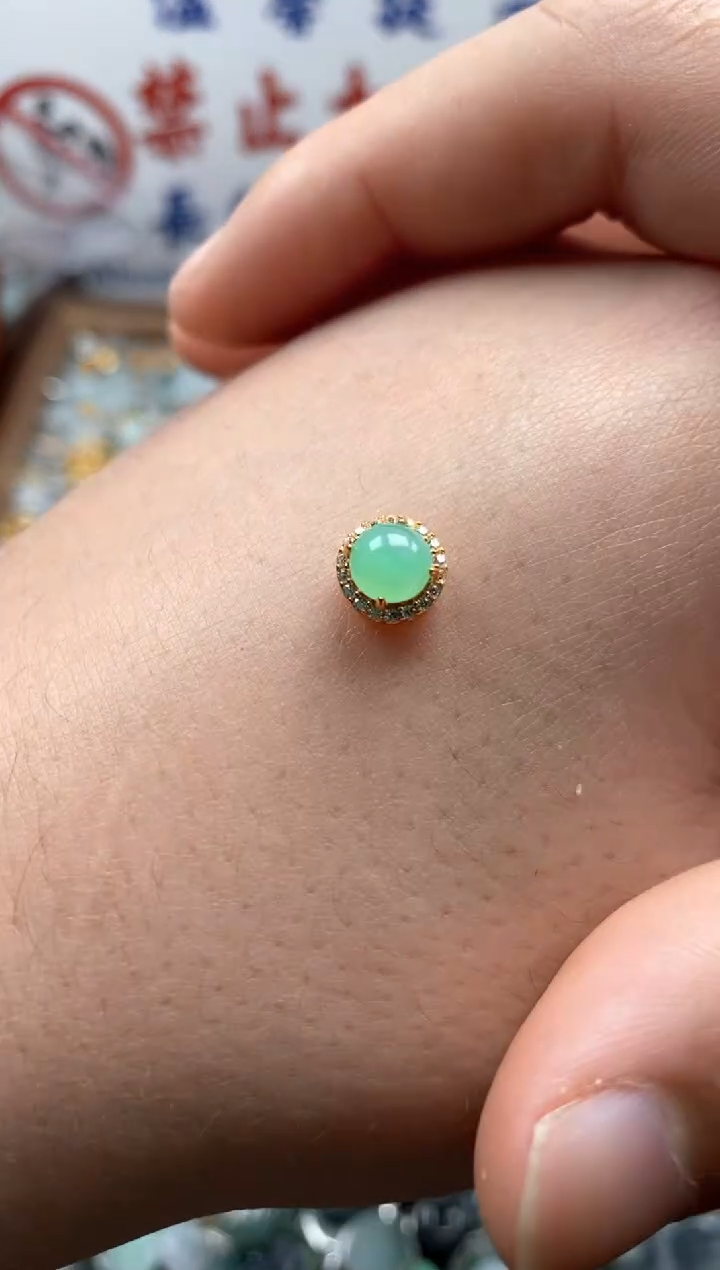 【闪购商品】翡翠颈饰未镶嵌哥哥