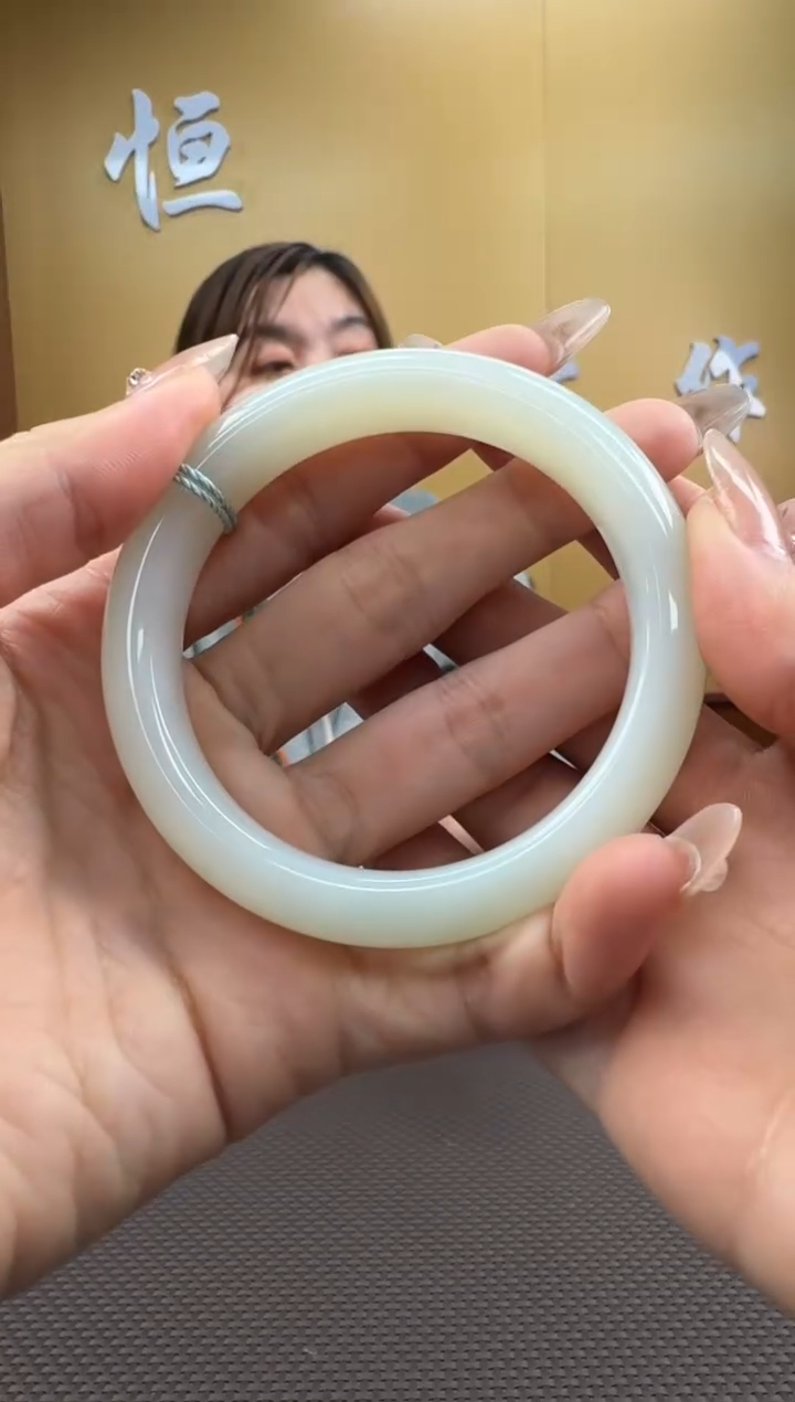 【闪购商品】和田玉手镯未镶嵌58