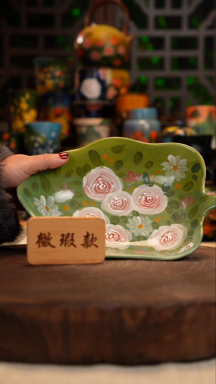 油画    釉下彩   盘微瑕