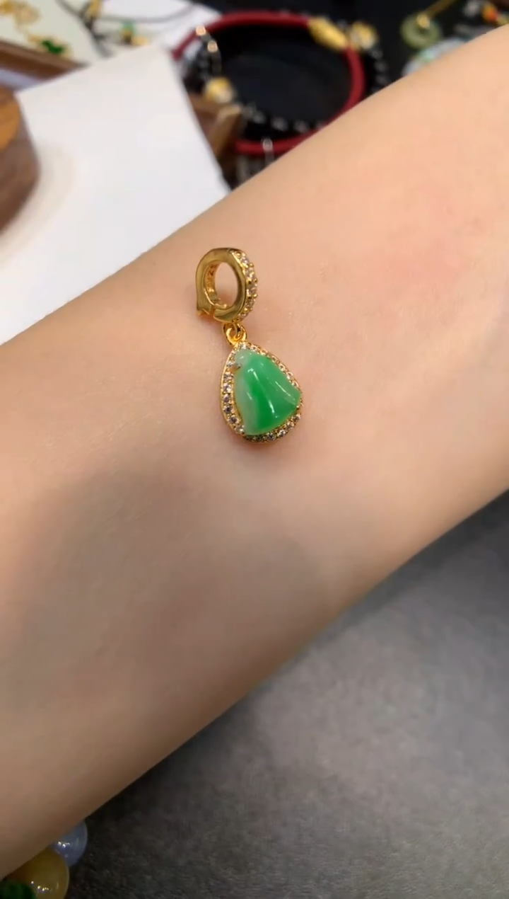 颈饰银S925镶嵌翡翠莲蓬