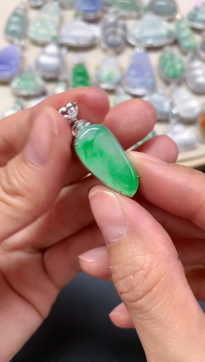 【闪购商品】翡翠吊坠(不含链)18K金镶嵌Q69|9800