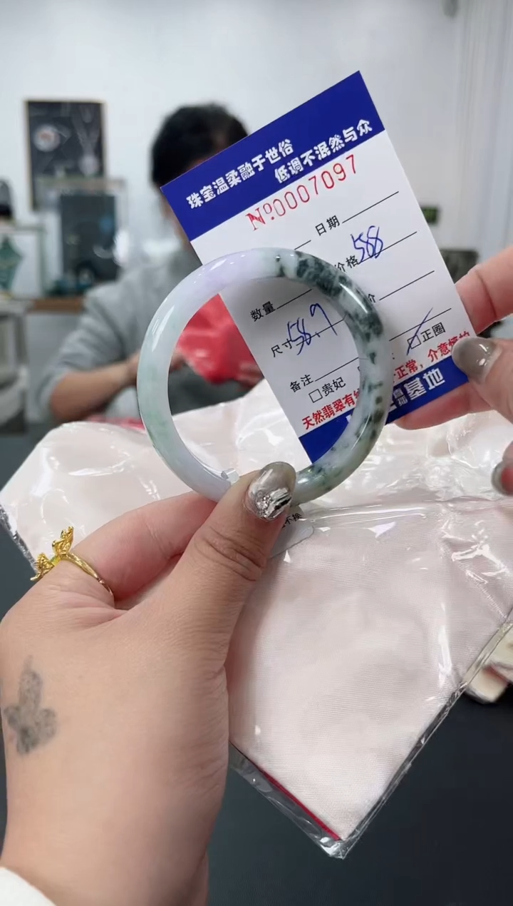 【闪购商品】翡翠手镯未镶嵌天然翡翠A货