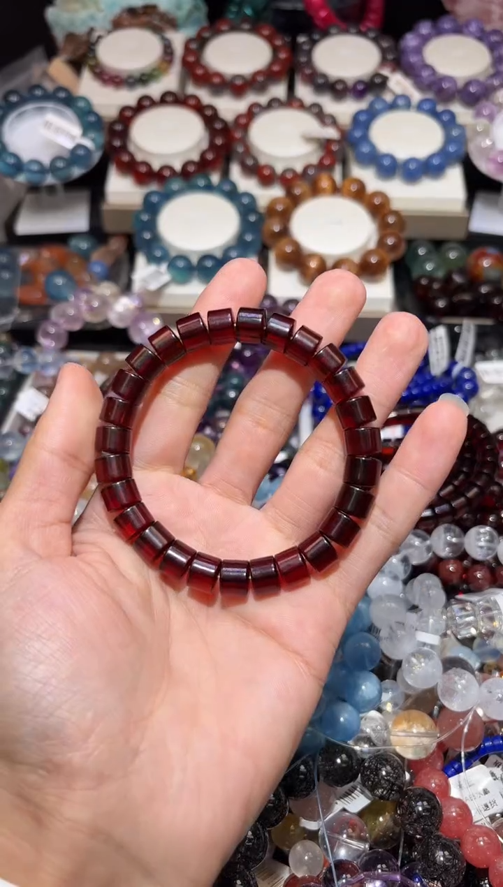 手串血珀未镶嵌血泊