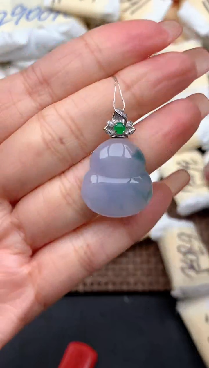 18K金镶嵌挂件翡翠一