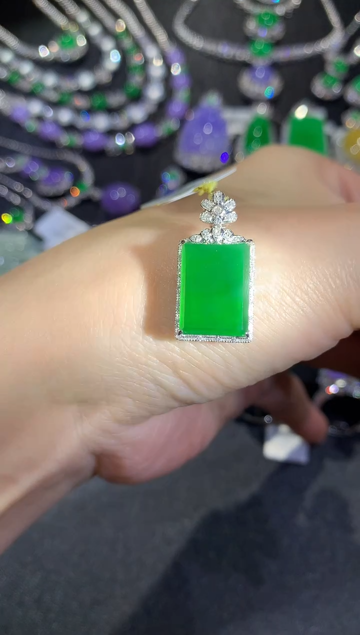 【闪购商品】翡翠吊坠(不含链)18K金镶嵌9-无事牌