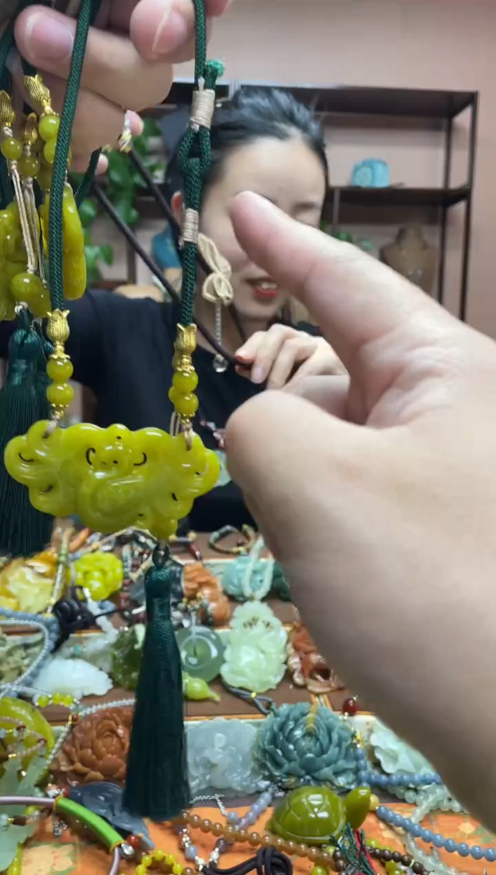 未镶嵌岫玉吊坠多样性发货发其中之一