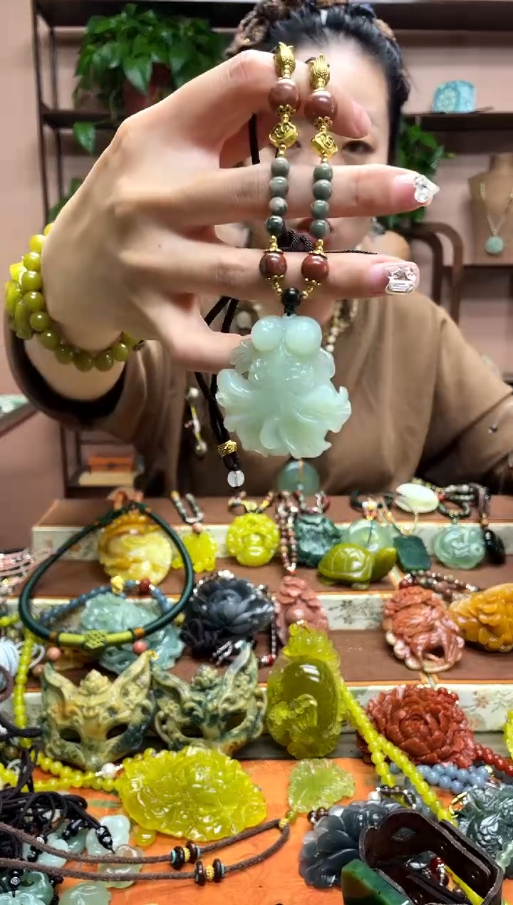 未镶嵌岫玉吊坠·