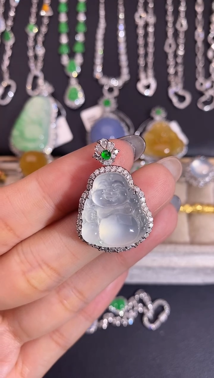 颈饰18K金镶嵌翡翠吊坠