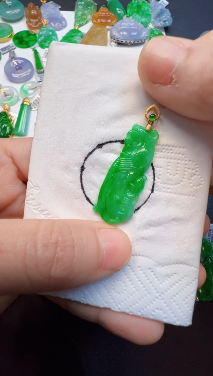 【闪购商品】翡翠吊坠(不含链)18K金镶嵌1980