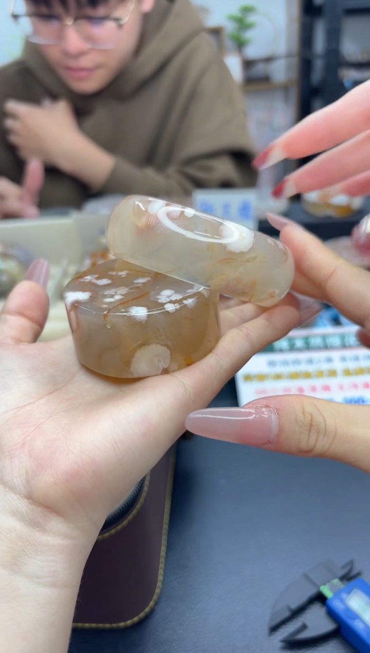 【闪购商品】石英质玉手镯未镶嵌A104 (59圈赠送镯心)