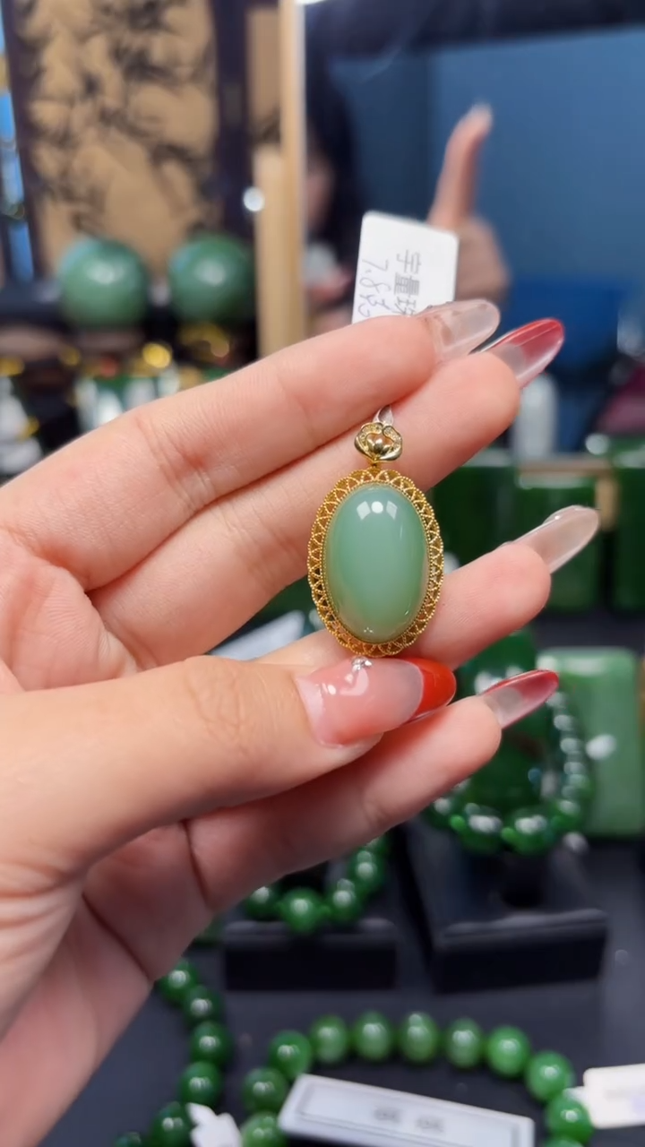 【闪购商品】和田玉（碧玉）吊坠(赠链)18K金镶嵌1