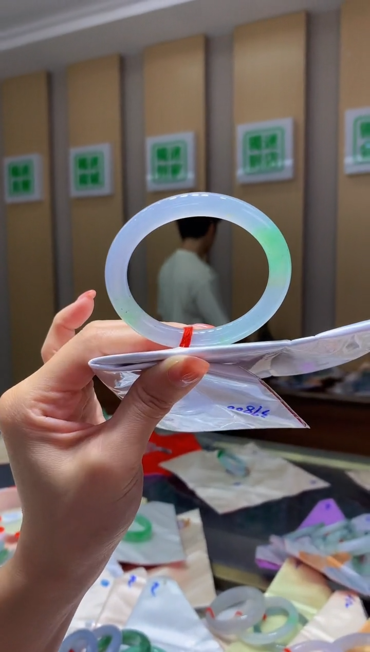 翡翠手镯未镶嵌-Q58 圈口53.1