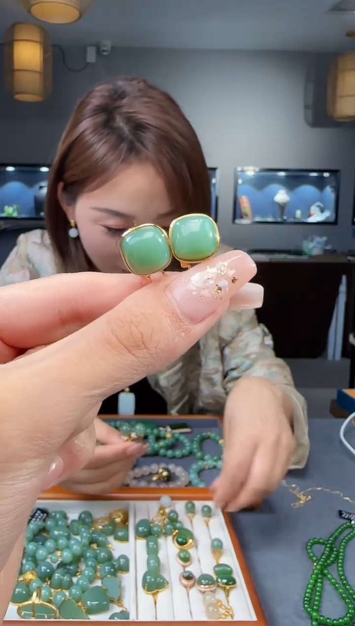 和田玉银S925镶嵌耳饰1