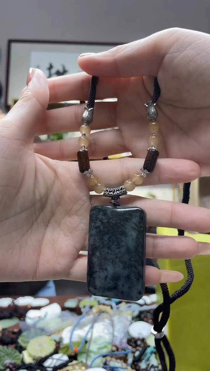 未镶嵌岫玉吊坠`