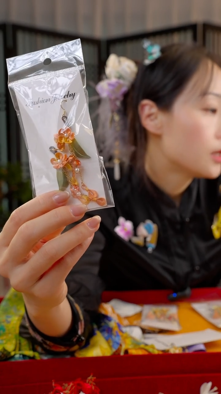刺绣呦***猫非遗绒花手工饰品
