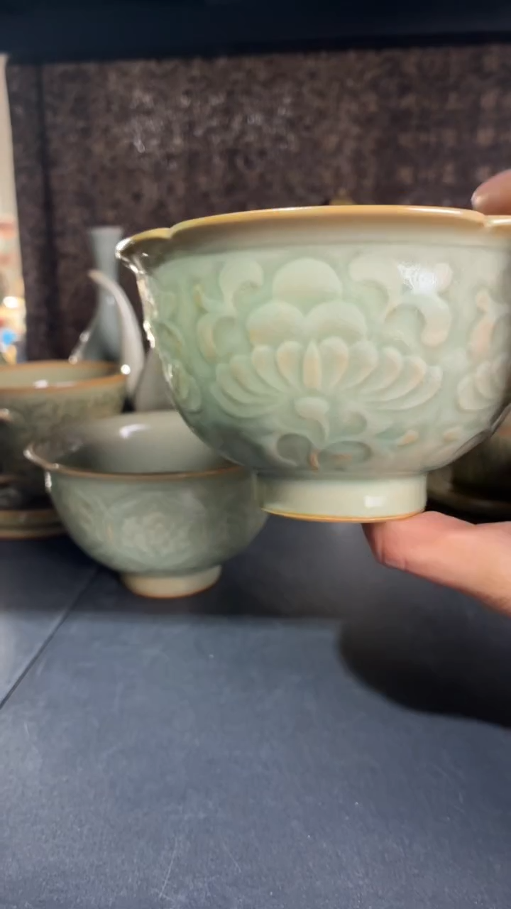 耀州窑仰山天青团菊高足碗微瑕