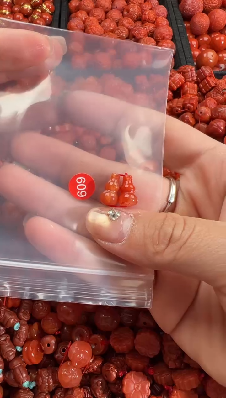 南红玛瑙未镶嵌颈饰1