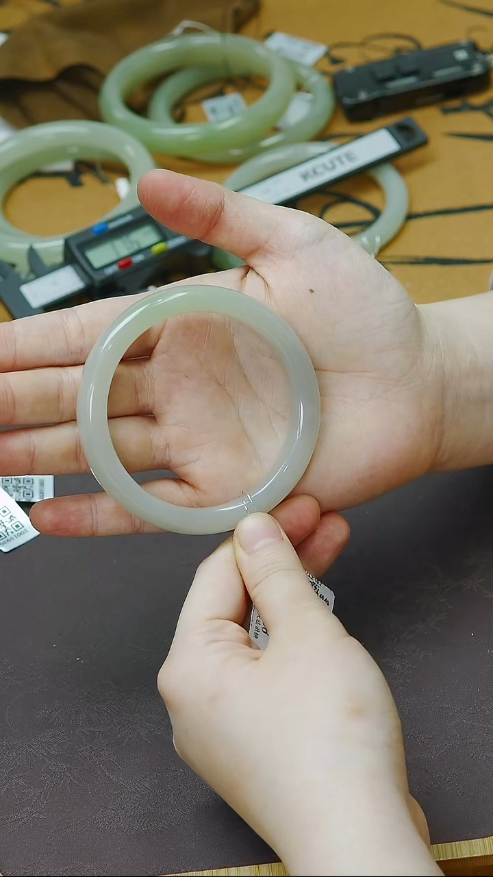 未镶嵌手镯和田玉57圈口特色正装冰翠紫