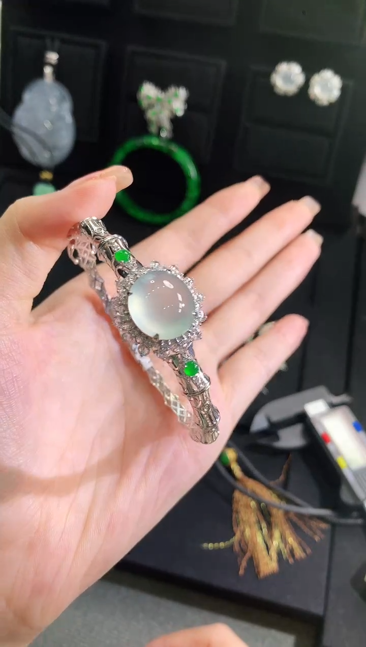 【闪购商品】翡翠手镯18K金镶嵌手饰 58以内佩戴