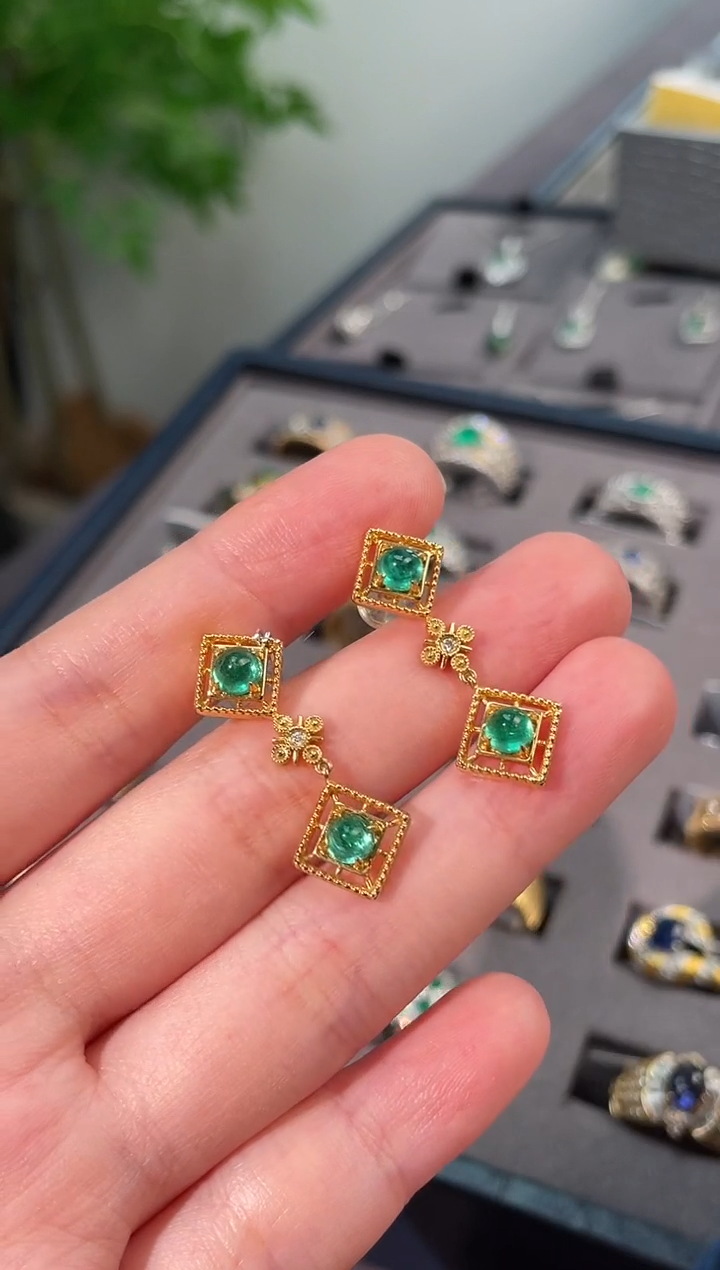 【闪购商品】祖母绿耳饰18K金镶嵌1.6ct