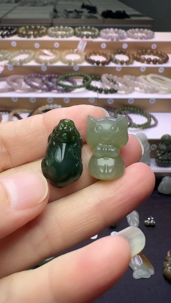 颈饰未镶嵌和田玉37号链接貔貅通孔两个15米