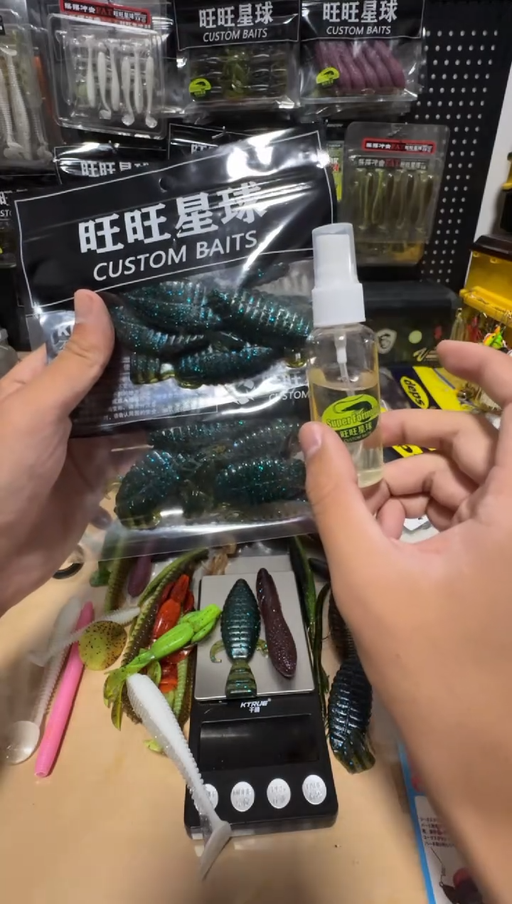 1瓶诱鱼剂+2包蓝色扁扁鱼