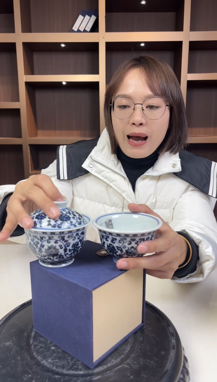 陶常年展缠枝莲小压手