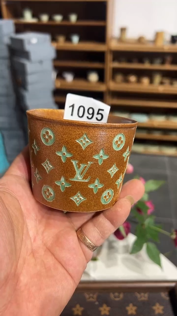 龙泉窑老花特大号冰桶微瑕1095