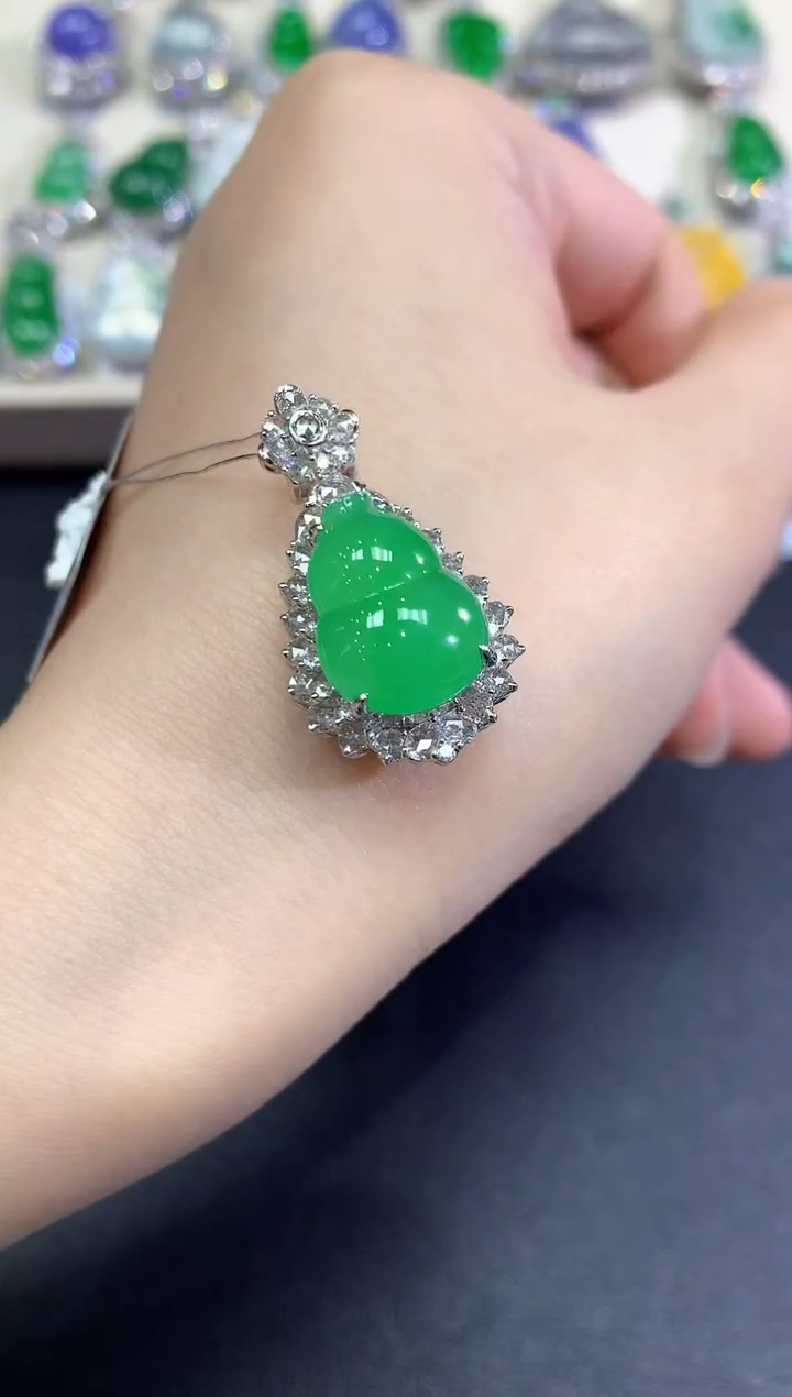 【闪购商品】翡翠颈饰18K金镶嵌C67    