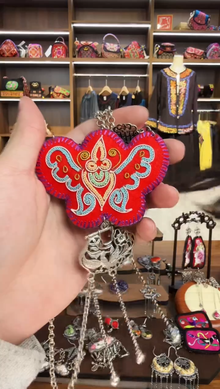 【闪购商品】织绣81蒙阿苏苗绣传承