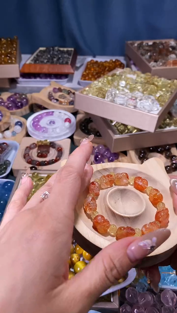 未镶嵌手串水晶红胶花貔貅一颗