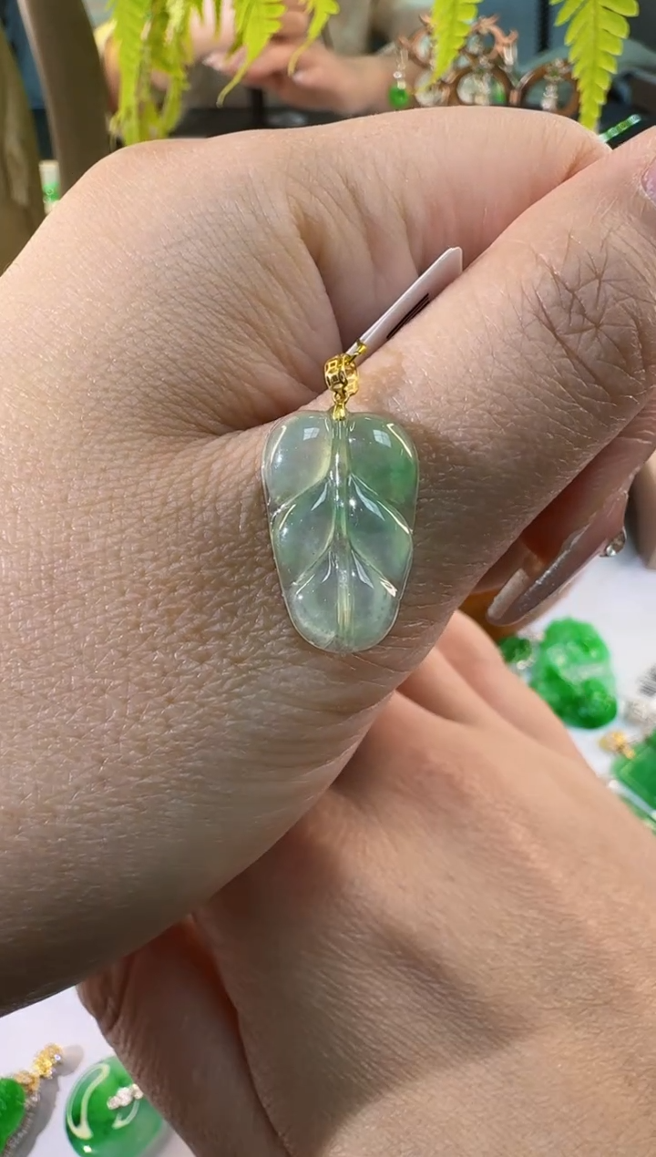 【闪购商品】翡翠吊坠(不含链)18K金镶嵌缅甸翡翠A货吊坠