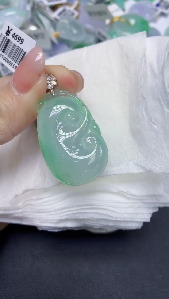 颈饰18K金镶嵌翡翠天然缅甸翡翠A货多样性发一件