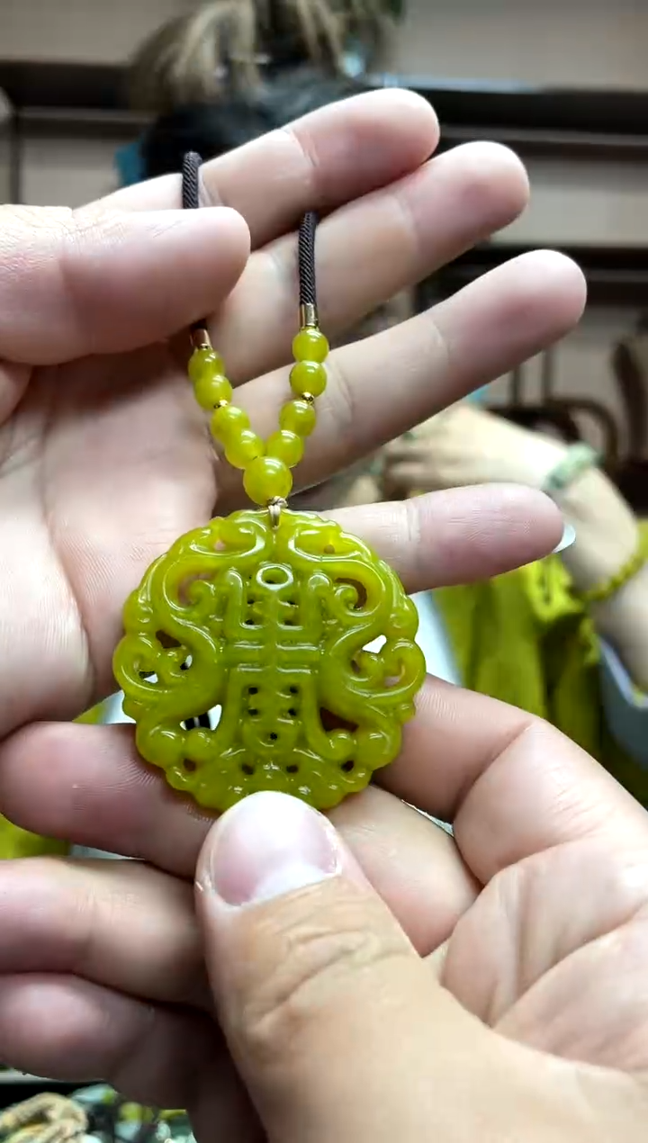 岫玉未镶嵌吊坠·